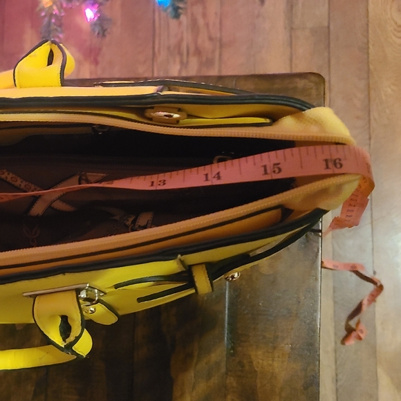 Yellow bag - Picture 15 of 16